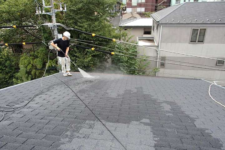 屋上メンテナンスで、雨漏りやひび割れ対策に